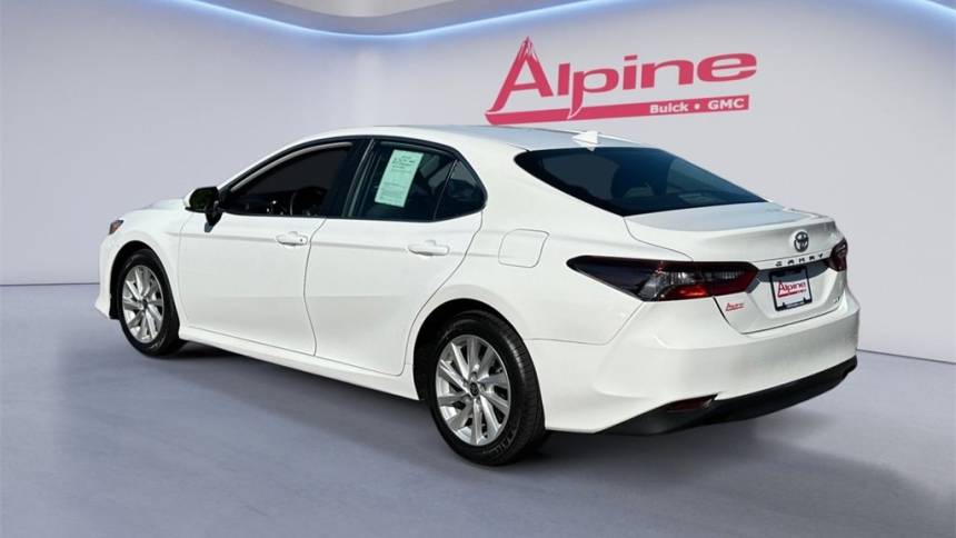 2022 toyota camry le