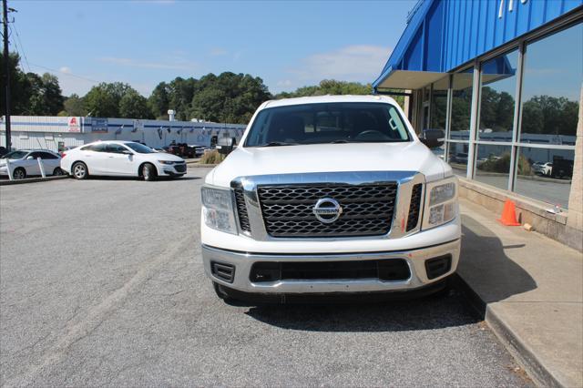 2017 nissan titan sv
