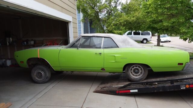 convertible 383 4-spd limelight with white top and black interior