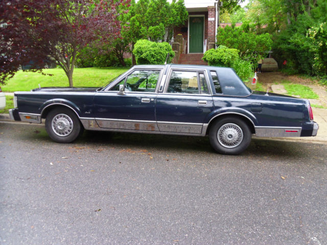 1987 lincoln town car signature sedan 5.0l. 30 day tag available