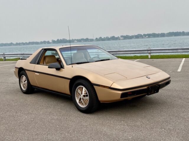 beautiful 1986 pontiac fiero 2m4 32,000 actual miles excellent cond- no reserve!