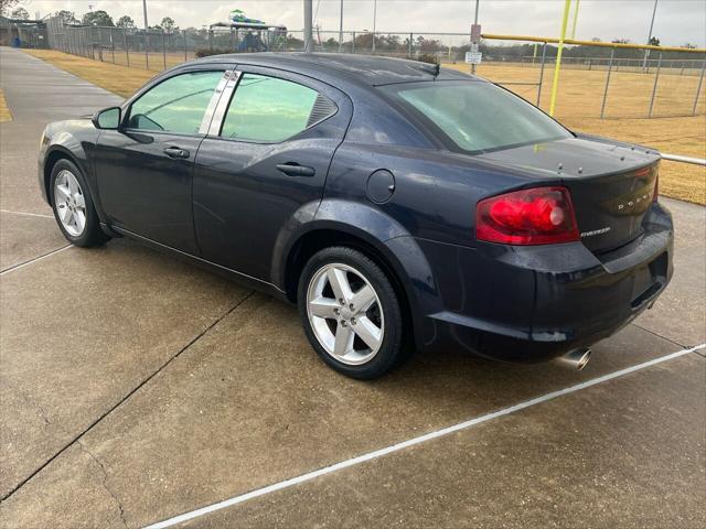 2011 dodge avenger lux