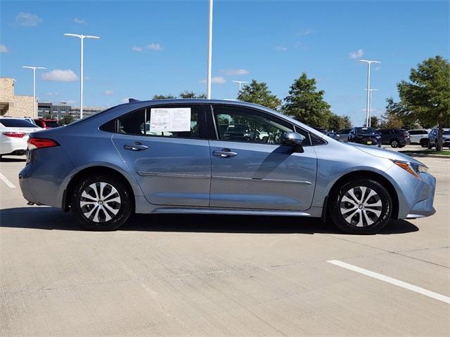 2022 toyota corolla hybrid le