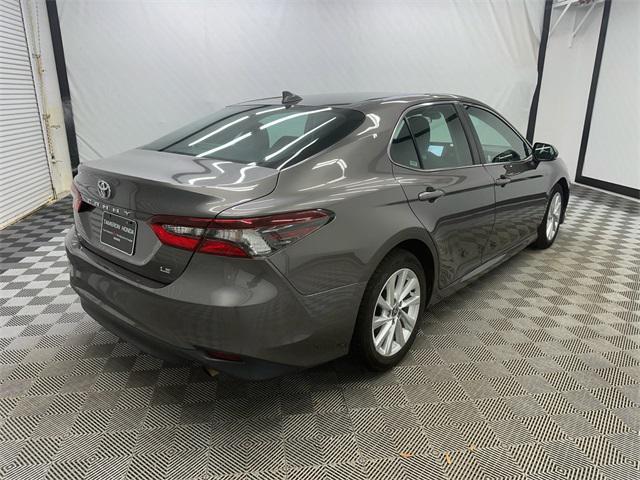 2021 toyota camry le