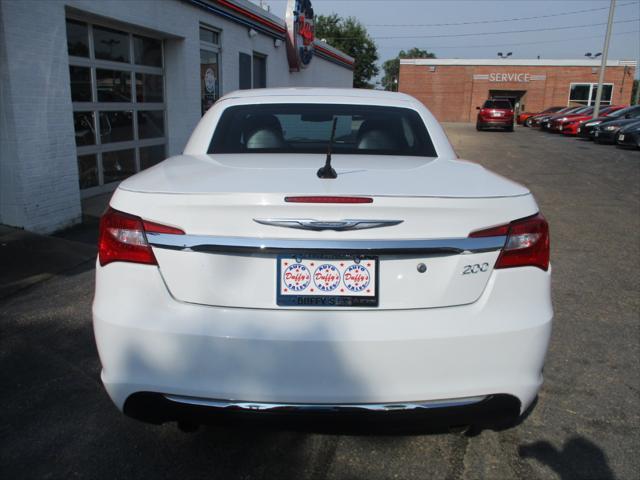 2011 chrysler 200 limited