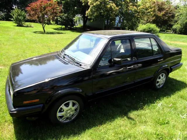 1985 vw jetta gl 4 door sedan. turbo diesel. manual transmission. runs great!