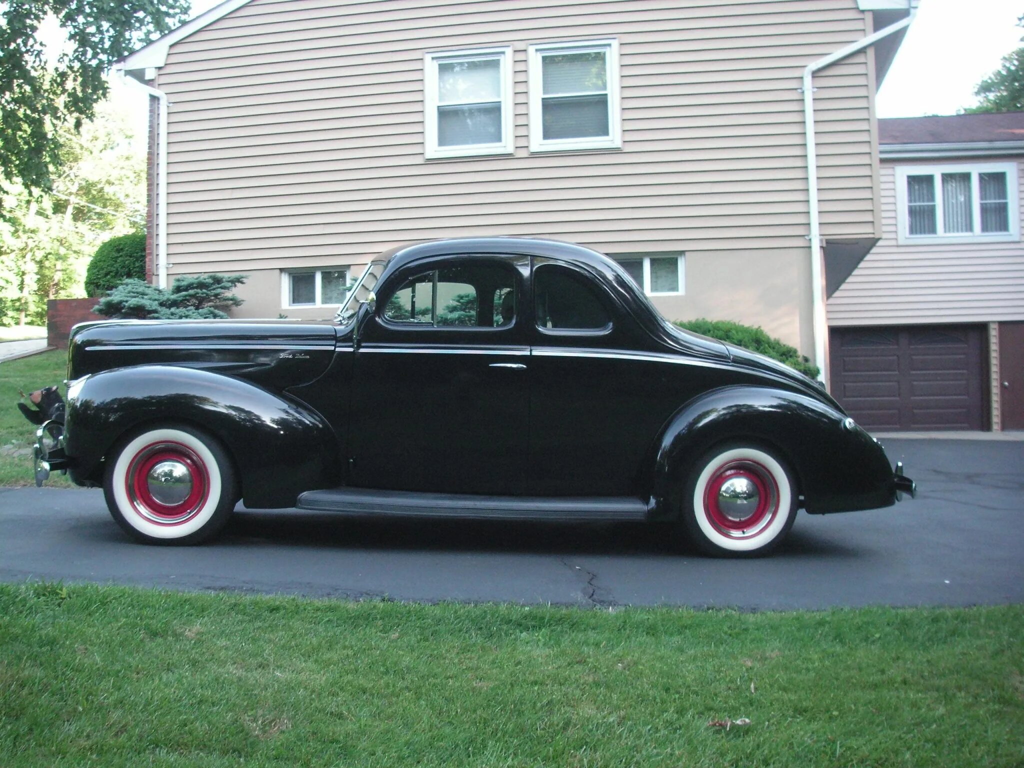 ford deluxe coupe