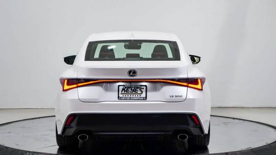 2021 Lexus IS