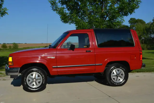 1990 ford bronco ii xlt v6 5 speed 70,000 original miles 4x4 original paperwork!