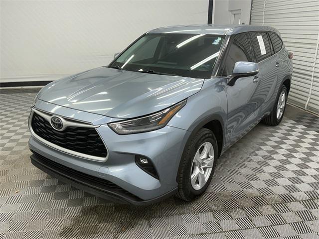 2021 toyota highlander le