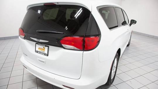 2022 chrysler voyager lx