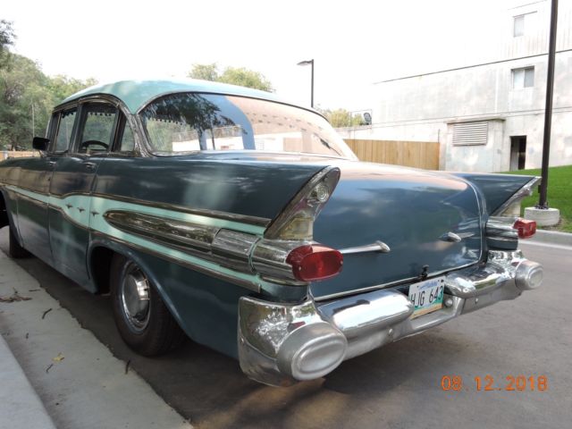 1957 pontiac laurentian sedan
