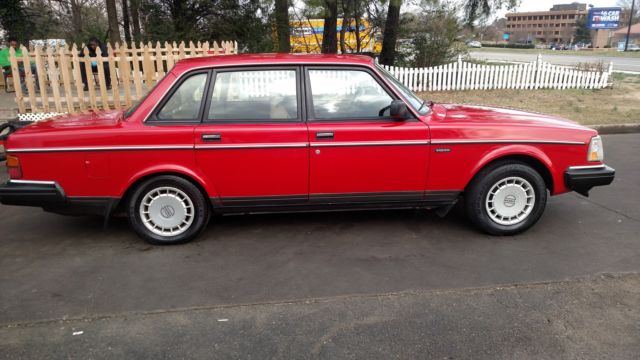 1991 volvo 240 base sedan 4-door 2.3l five speed trans,runs excellent no rust