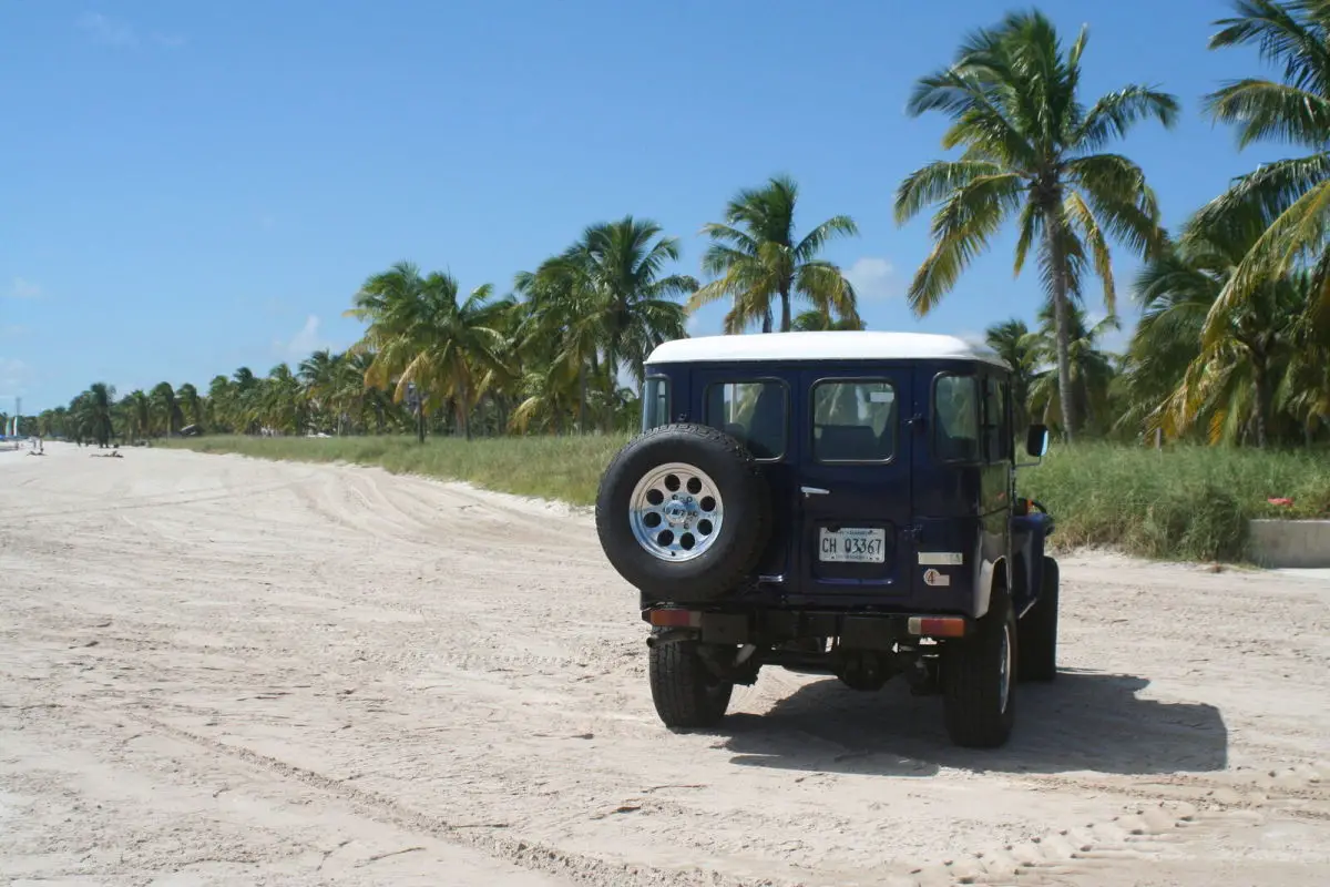 fj40 - diesel bj40 - frame off restoration - lifted - 4 spd - clear fl title