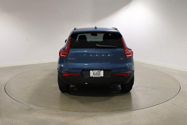2024 volvo xc40 b5 plus dark theme