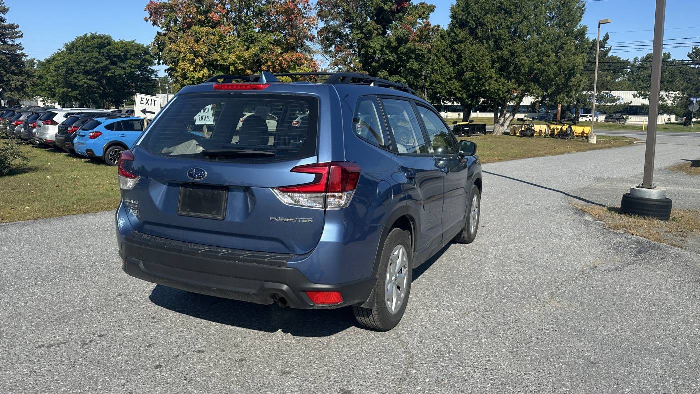 2023 subaru forester base