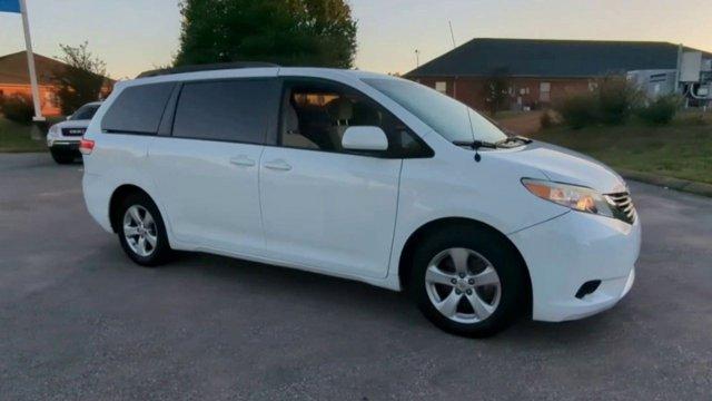 2012 toyota sienna le