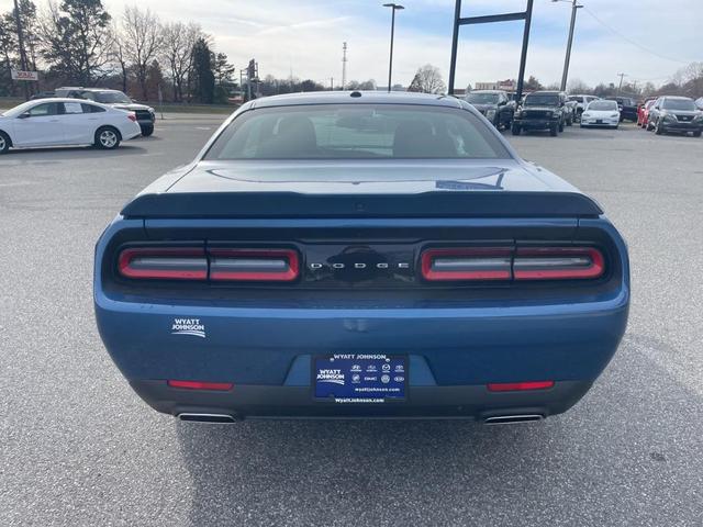 2022 dodge challenger sxt