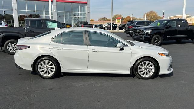 2022 toyota camry le