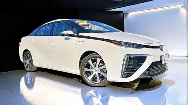 2017 toyota mirai base