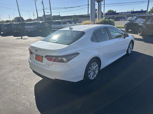 2022 toyota camry le