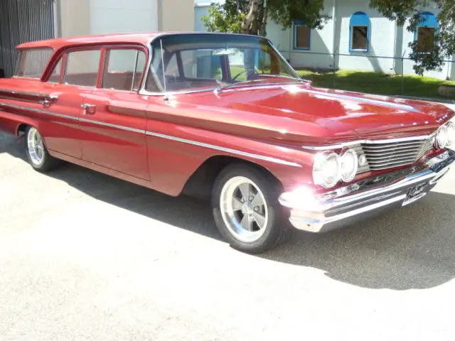 1960 pontiac catalina safari,rust free,restored,great looking car to cruise in