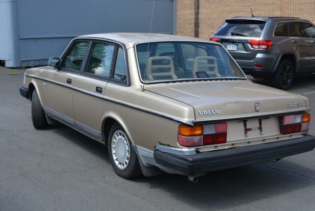 1990 volvo 240 5 speed manual runs and drive as is no reserve