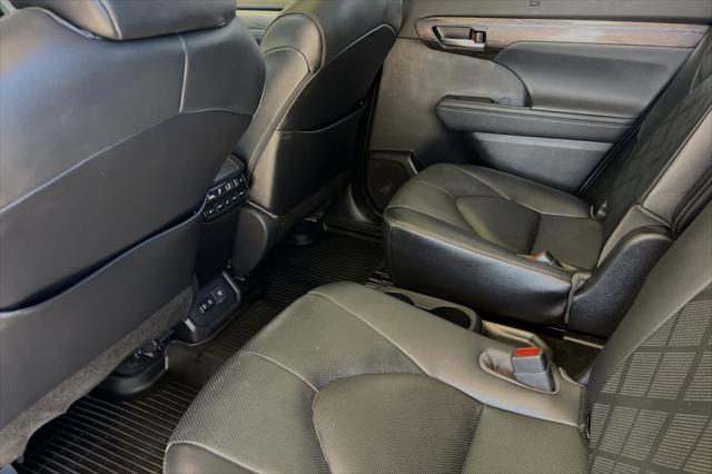 2021 toyota highlander platinum
