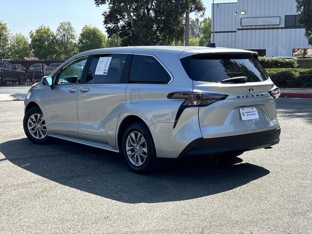 2024 toyota sienna le