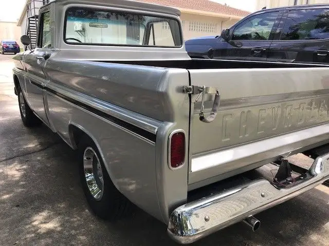 big window * short bed * numbers matching 283 * 5-speed trans * 4 wheel p/d/b