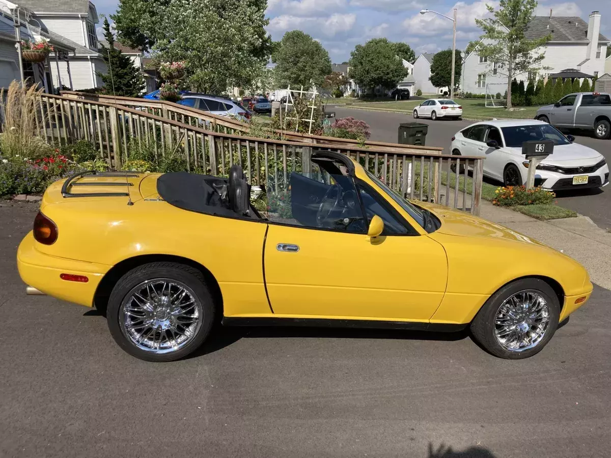 1992 mazda miata base convertible 2-door 1.6l ltd. edition sunshine yellow a/c