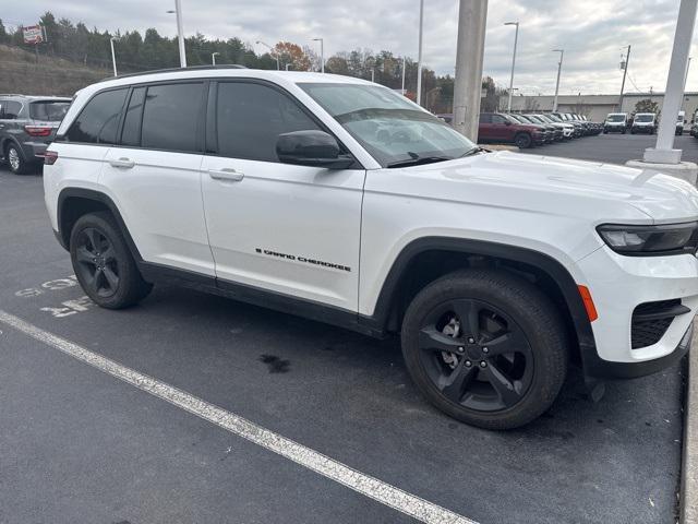 2023 jeep grand cherokee altitude