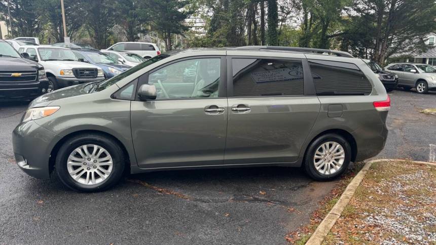2011 toyota sienna