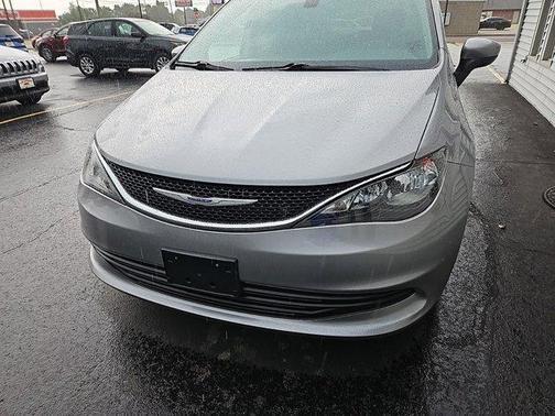 2020 chrysler voyager in co bluffs, iowa