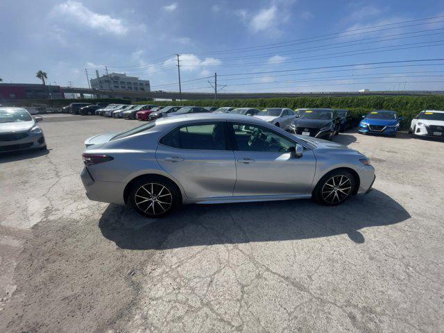 2022 toyota camry se