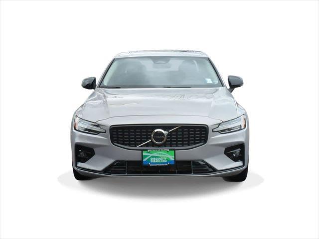 2024 volvo s60 b5 core dark theme