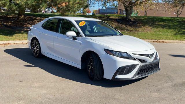 2022 toyota camry se