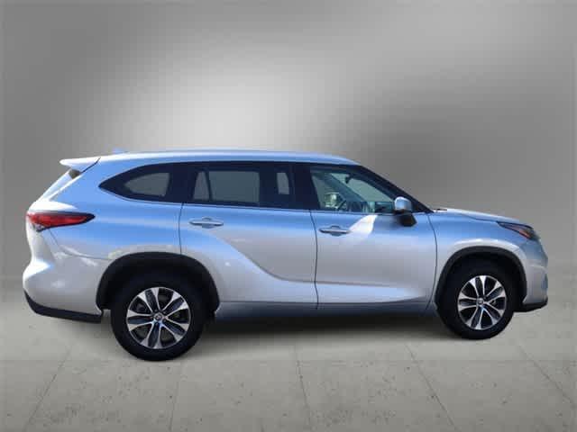 2022 toyota highlander xle