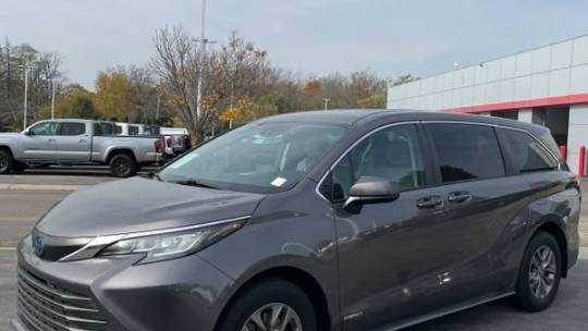 2021 toyota sienna le 8-passenger