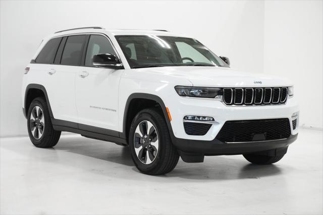 2022 jeep grand cherokee 4xe base