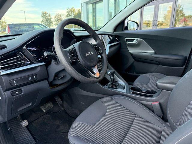 2022 kia niro lx