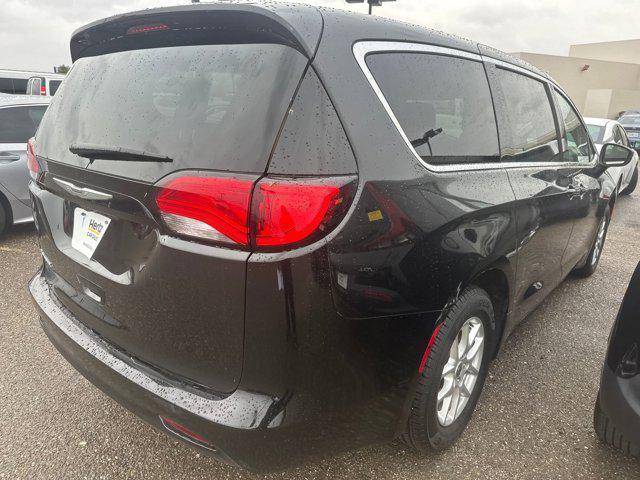 2024 chrysler voyager lx