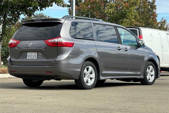 2019 toyota sienna le