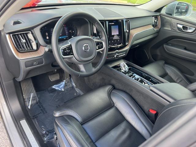 2023 volvo xc60 b5 ultimate bright theme