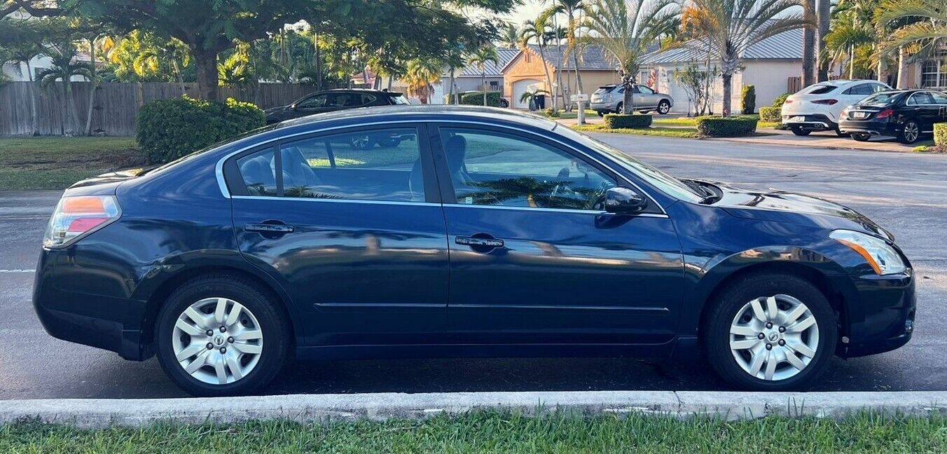 2012 nissan altima base