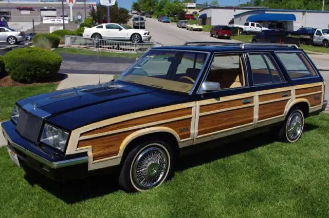 1985 chrysler town and country woody wagon 58,000 mi black excellent condition