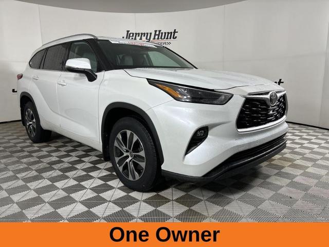 2022 toyota highlander xle