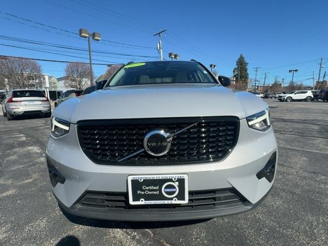 2023 volvo xc40 plus dark theme