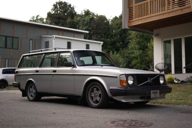 1983 volvo 245 (240) turbo wagon, manual trans, blk leather, suspension upgrades