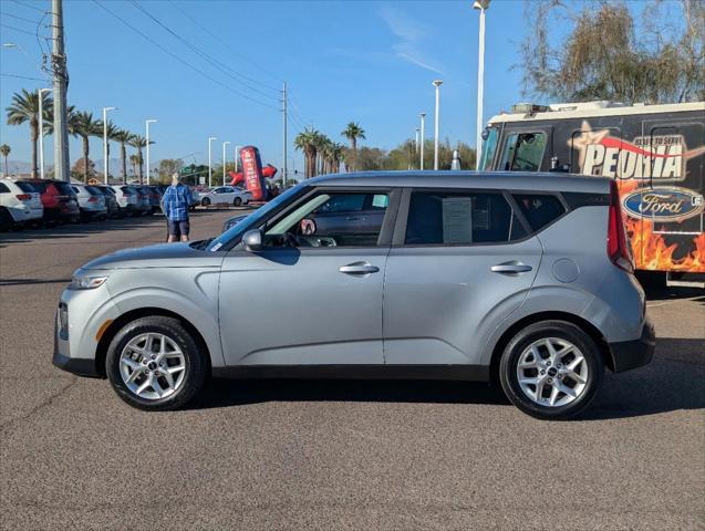 2022 kia soul lx
